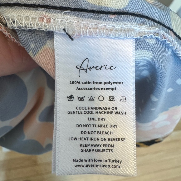 Averie Bold Multicolor Graphic Kimono Robe - Picture 10 of 10